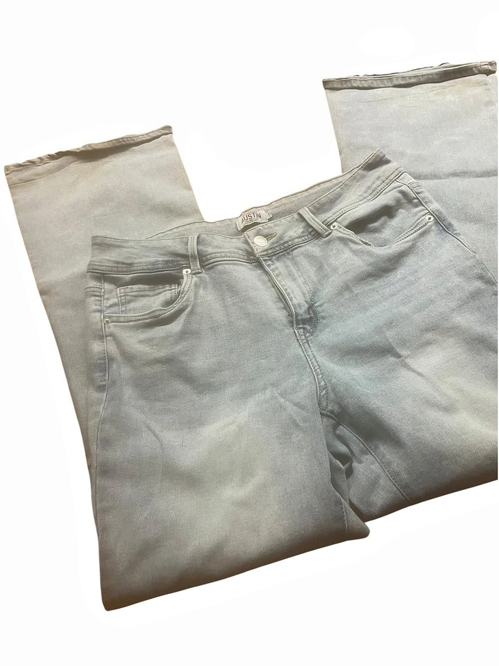 Austin Clothing Co. Lt blue now rise flare ladies size 11 Jeans like new